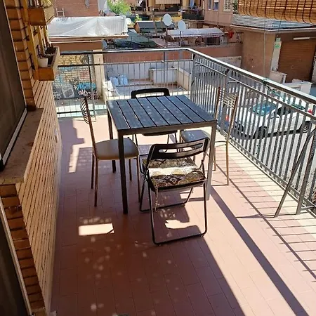 Dani's Balcony Wifi Ac 200 Mt From Seafront Апартаменты Лидо-ди-Остия