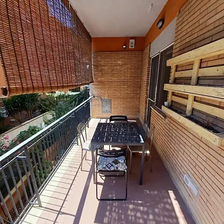 Dani's Balcony Wifi Ac 200 Mt From Seafront Апартаменты